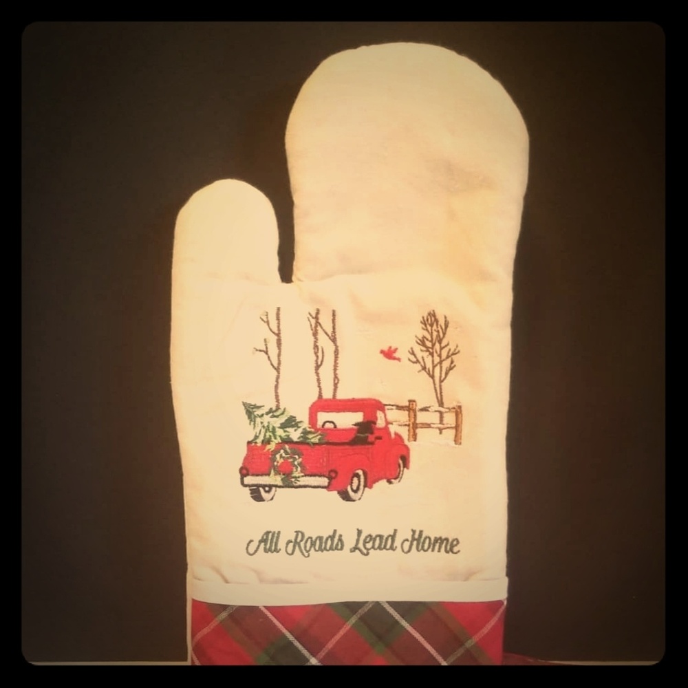Holiday Red Truck Oven Mitt